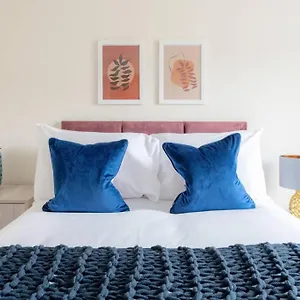  Apartment Centre Retreat- 2 Minutes From Royal Crescent